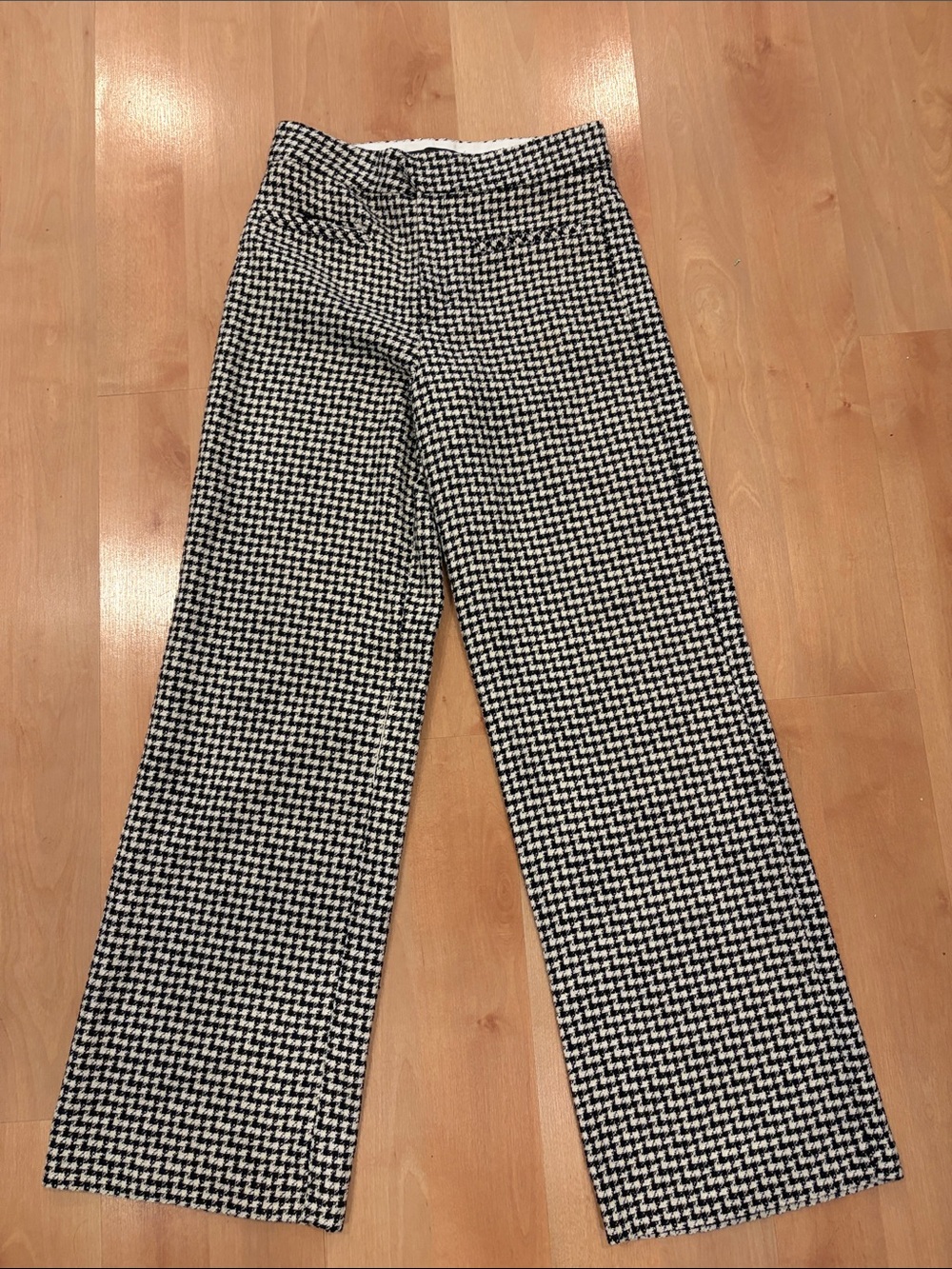 Zara Black and White patterned Straight-Wide Pants size small